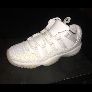 Size 5.5 kids air Jordan 11 lo never worn
